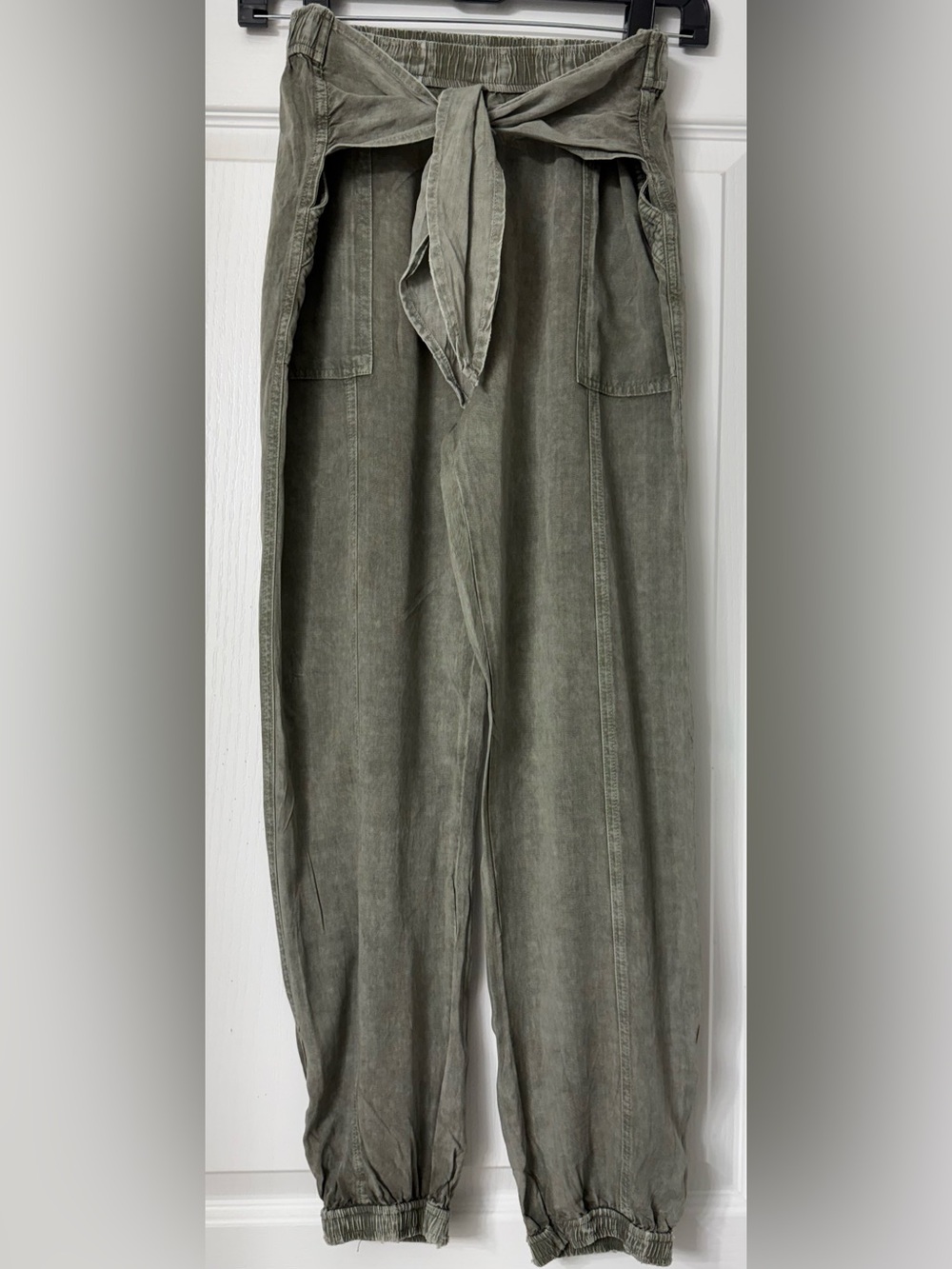 Vestique Olive Tie-Front Cropped Utility Pants
